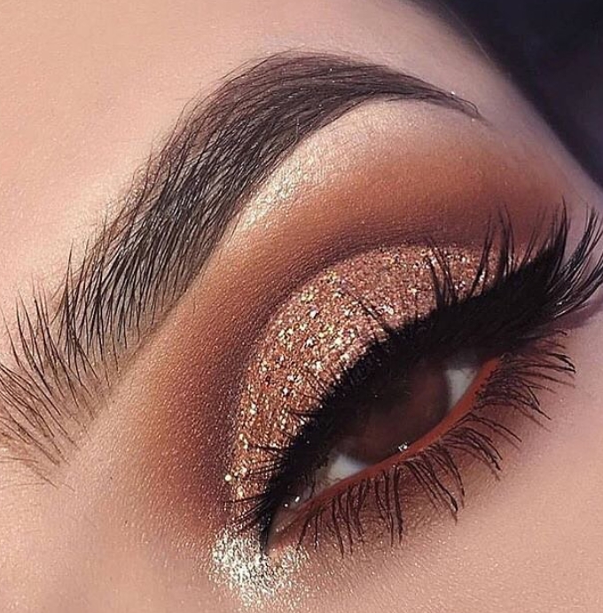 Рік Жовтого Кабана: який макіяж підійде для новорічного свята